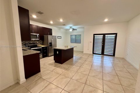 Townhouse in Homestead, Florida 4 bedrooms, 156.08 sq.m. № 1956993 - photo 10