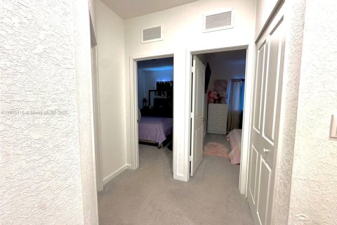 Townhouse in Homestead, Florida 4 bedrooms, 156.08 sq.m. № 1956993 - photo 17