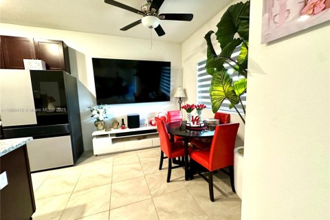 Townhouse in Homestead, Florida 4 bedrooms, 156.08 sq.m. № 1956993 - photo 14