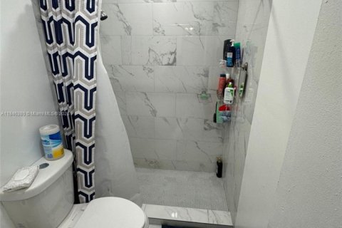 Commercial property in Opa-locka, Florida 247.4 sq.m. № 1940881 - photo 7