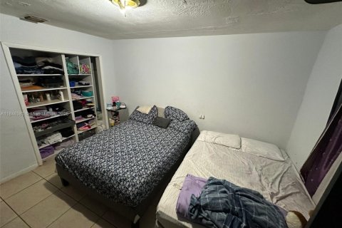 Commercial property in Opa-locka, Florida 247.4 sq.m. № 1940881 - photo 10