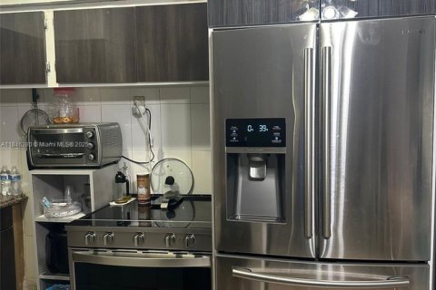 Commercial property in Opa-locka, Florida 247.4 sq.m. № 1940881 - photo 8