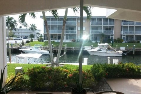 Condo in North Palm Beach, Florida, 1 bedroom № 2146324