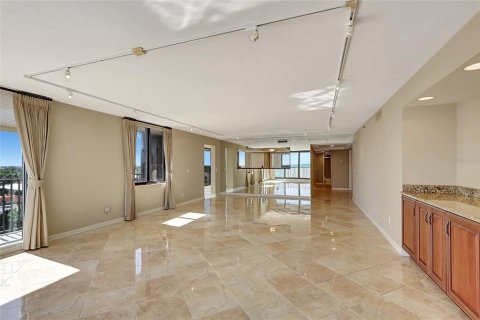 Condo in Hutchinson Island South, Florida, 3 bedrooms  № 1614467 - photo 19