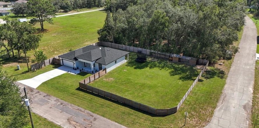 Casa en Citrus Springs, Florida 3 dormitorios, 138.8 m2 № 2384383