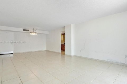 Condo in Sunny Isles Beach, Florida, 3 bedrooms  № 1804581 - photo 9