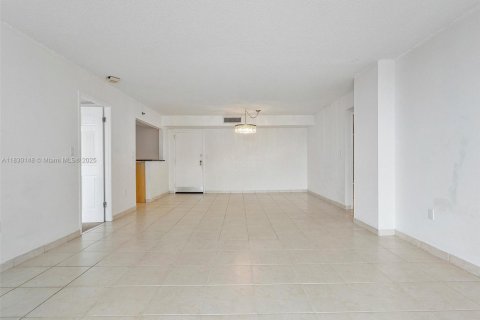 Condo in Sunny Isles Beach, Florida, 3 bedrooms  № 1804581 - photo 8