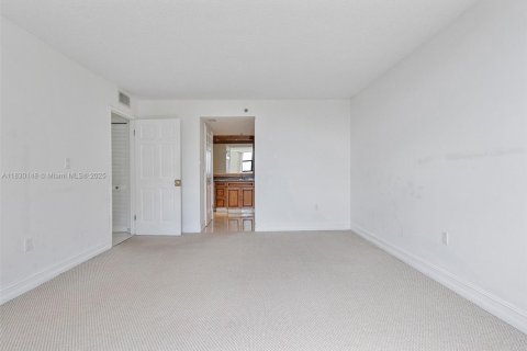 Condo in Sunny Isles Beach, Florida, 3 bedrooms  № 1804581 - photo 25