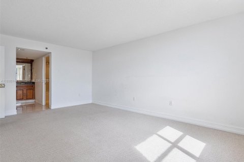 Condo in Sunny Isles Beach, Florida, 3 bedrooms  № 1804581 - photo 26