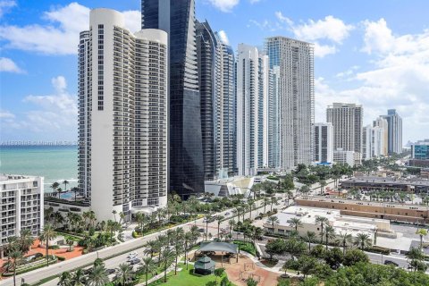 Condo in Sunny Isles Beach, Florida, 3 bedrooms  № 1804581 - photo 1