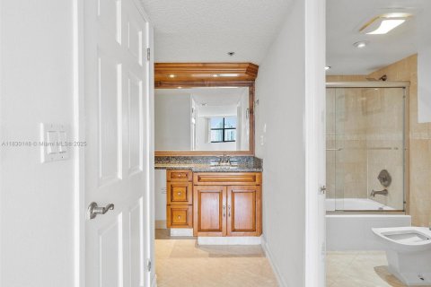 Condo in Sunny Isles Beach, Florida, 3 bedrooms  № 1804581 - photo 27