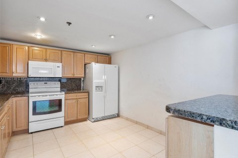 Condo in Sunny Isles Beach, Florida, 3 bedrooms  № 1804581 - photo 12