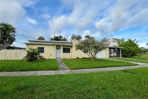 House in Saint Petersburg, Florida 3 bedrooms, 112.69 sq.m. № 2352468