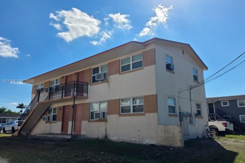 Immobilier commercial à vendre à Belle Glade, Floride: 231.88 m2 № 1986796 - photo 1