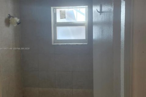 Immobilier commercial à vendre à Belle Glade, Floride: 231.88 m2 № 1986796 - photo 11