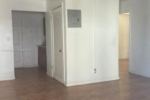 Immobilier commercial à vendre à Belle Glade, Floride: 231.88 m2 № 1986796 - photo 5