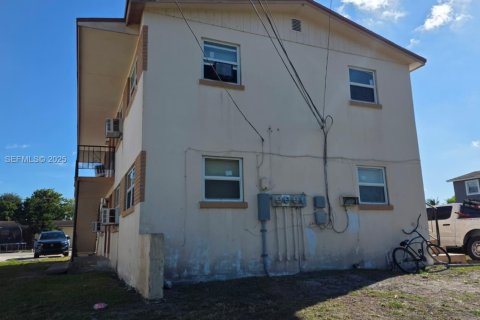 Immobilier commercial à vendre à Belle Glade, Floride: 231.88 m2 № 1986796 - photo 4