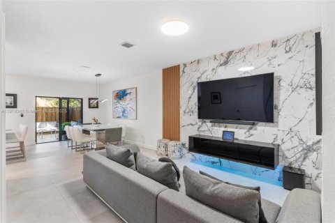 Adosado en Homestead, Florida 3 dormitorios, 169.08 m2 № 1975015