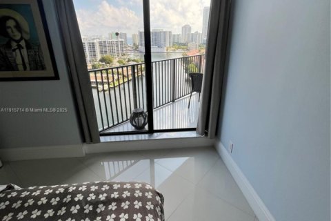 Купить кондоминиум в Халландейл-Бич, Флорида 2 спальни, 147.81м2, № 1972529 - фото 25