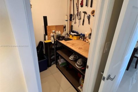 Купить кондоминиум в Халландейл-Бич, Флорида 2 спальни, 147.81м2, № 1972529 - фото 28