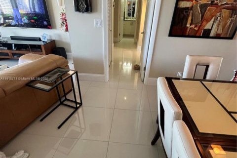 Купить кондоминиум в Халландейл-Бич, Флорида 2 спальни, 147.81м2, № 1972529 - фото 27