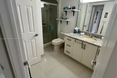 Купить кондоминиум в Халландейл-Бич, Флорида 2 спальни, 147.81м2, № 1972529 - фото 21