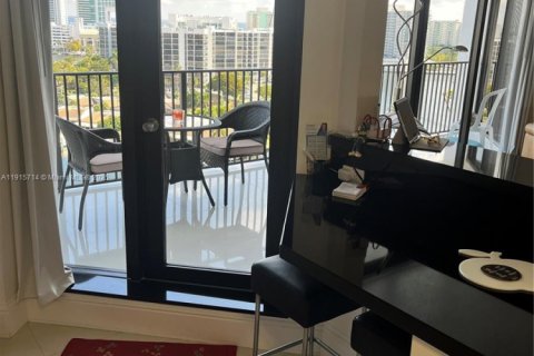 Купить кондоминиум в Халландейл-Бич, Флорида 2 спальни, 147.81м2, № 1972529 - фото 16