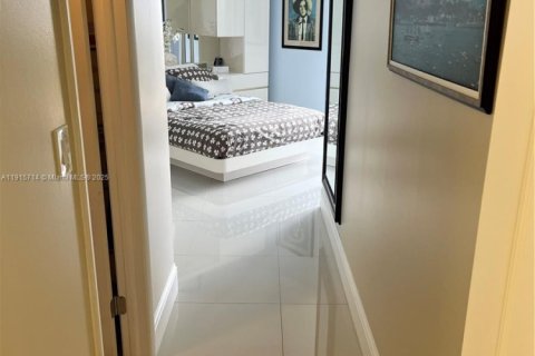 Купить кондоминиум в Халландейл-Бич, Флорида 2 спальни, 147.81м2, № 1972529 - фото 22