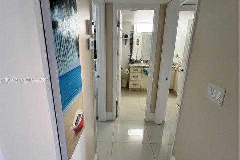 Купить кондоминиум в Халландейл-Бич, Флорида 2 спальни, 147.81м2, № 1972529 - фото 17