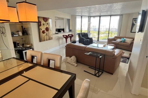 Купить кондоминиум в Халландейл-Бич, Флорида 2 спальни, 147.81м2, № 1972529 - фото 9