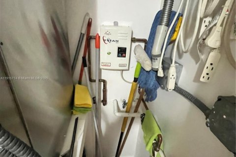 Купить кондоминиум в Халландейл-Бич, Флорида 2 спальни, 147.81м2, № 1972529 - фото 19