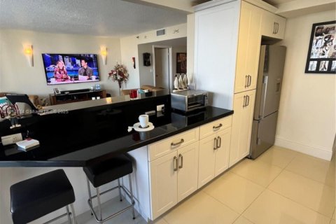 Купить кондоминиум в Халландейл-Бич, Флорида 2 спальни, 147.81м2, № 1972529 - фото 15