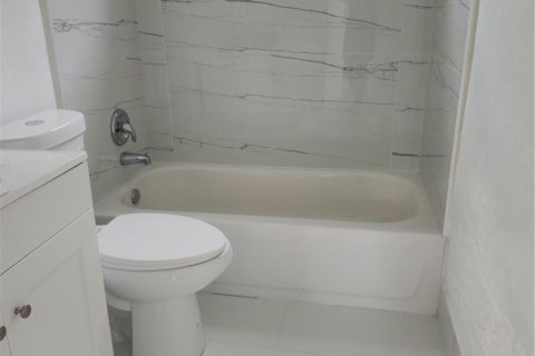 Villa ou maison à louer à Pompano Beach, Floride: 2 chambres, 54.35 m2 № 2398002 - photo 5