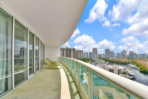 Condominio en Aventura, Florida, 2 dormitorios  № 2040181