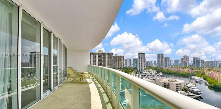 Condominio en Aventura, Florida, 2 dormitorios  № 2040181