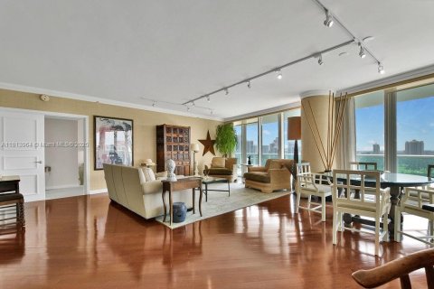 Condominio en venta en Aventura, Florida, 2 dormitorios, 222.97 m2 № 2040181 - foto 2