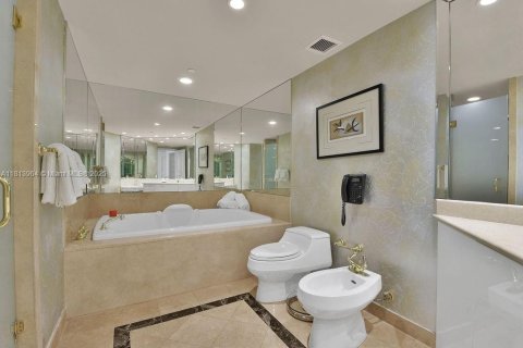 Condominio en venta en Aventura, Florida, 2 dormitorios, 222.97 m2 № 2040181 - foto 24