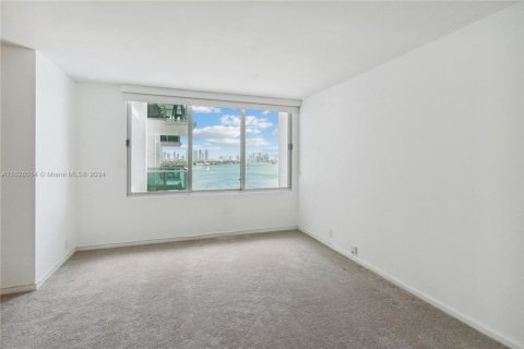 Condo in Miami Beach, Florida  № 1943052 - photo 2