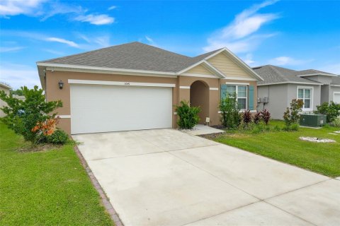 House in Haines City, Florida 3 bedrooms, 155.05 sq.m. № 2266774 - photo 2