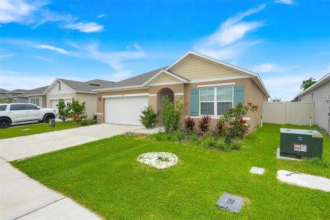 House in Haines City, Florida 3 bedrooms, 155.05 sq.m. № 2266774 - photo 3