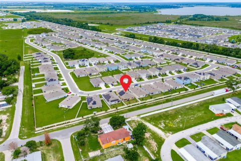 House in Haines City, Florida 3 bedrooms, 155.05 sq.m. № 2266774 - photo 8