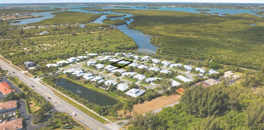 House in Hutchinson Island South, Florida 4 bedrooms, 185.8 sq.m. № 1145868
