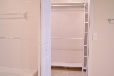 Купить кондоминиум в Авентура, Флорида 2 спальни, 100.06м2, № 1713352 - фото 16