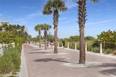 Apartamento en alquiler en Miami Beach, Florida, 2 dormitorios, 153.29 m2 № 1738335 - foto 15