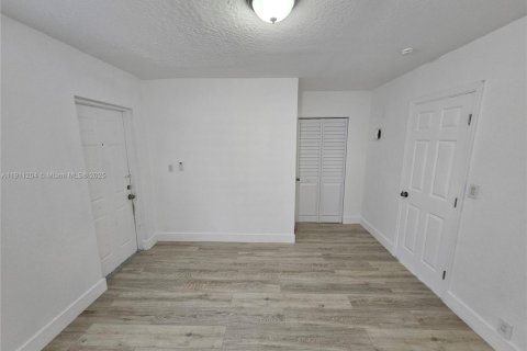 Villa ou maison à louer à Dania Beach, Floride: 1 chambre, 85.84 m2 № 1967214 - photo 13