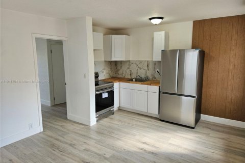 Villa ou maison à louer à Dania Beach, Floride: 1 chambre, 85.84 m2 № 1967214 - photo 1