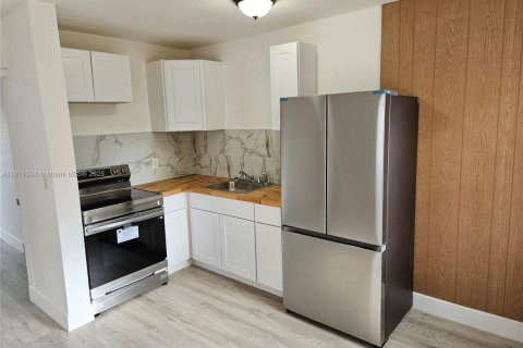 Villa ou maison à louer à Dania Beach, Floride: 1 chambre, 85.84 m2 № 1967214 - photo 2