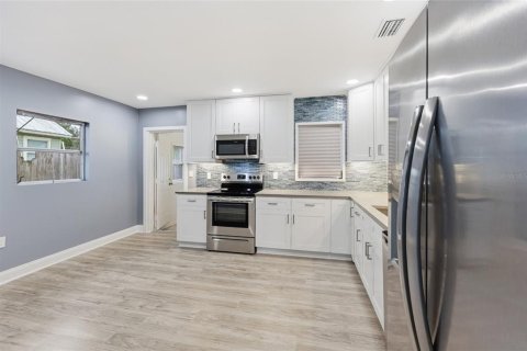 Villa ou maison à vendre à Tampa, Floride: 2 chambres, 93.37 m2 № 2426997 - photo 6