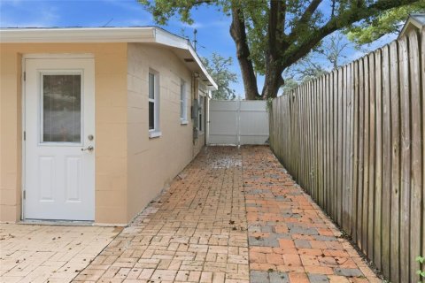 Villa ou maison à vendre à Tampa, Floride: 2 chambres, 93.37 m2 № 2426997 - photo 4