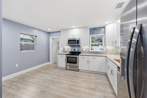 Villa ou maison à vendre à Tampa, Floride: 2 chambres, 93.37 m2 № 2426997 - photo 7
